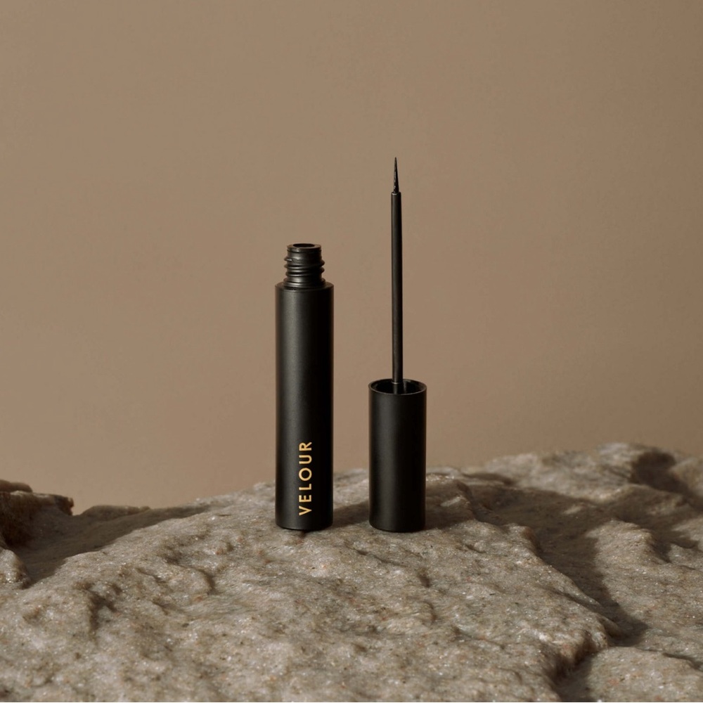 Velour lash adhesive black